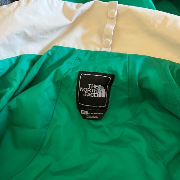 The NorthFace Women's Ski HyVent Jacket. - Picture 7 of 14